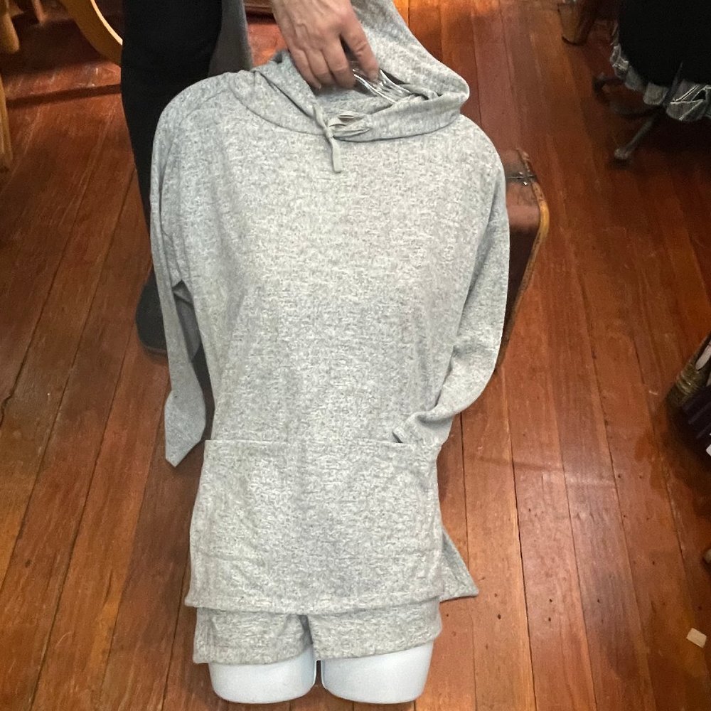 Keren Hart hoodie NWT.